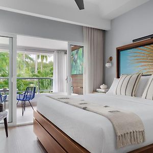 Caribbean Poolside Luxury Balcony Tranquility Soaking Tub